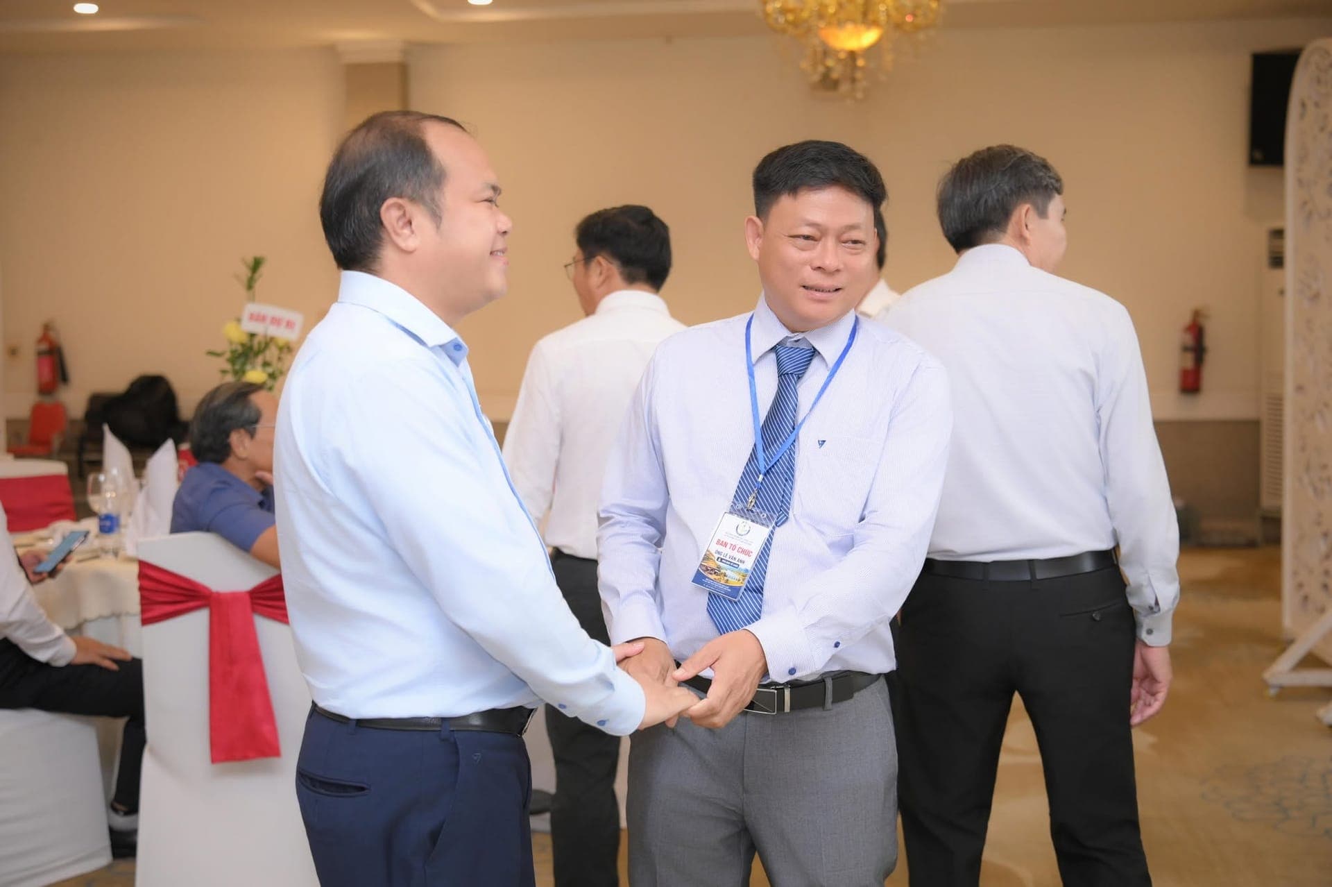 Đón tiếp đại biểu – không khí trước giờ khai mạc Lễ ra mắt